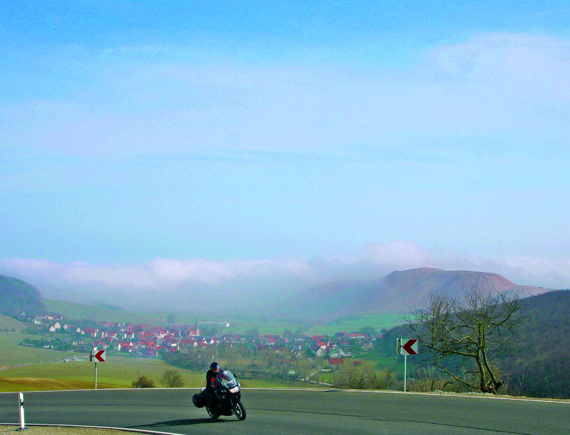 Nebel im Tal, darüber klare Luft. Nur dann wirft der eigene Schatten das Gespenst auf die Nebelwand gegenüber.