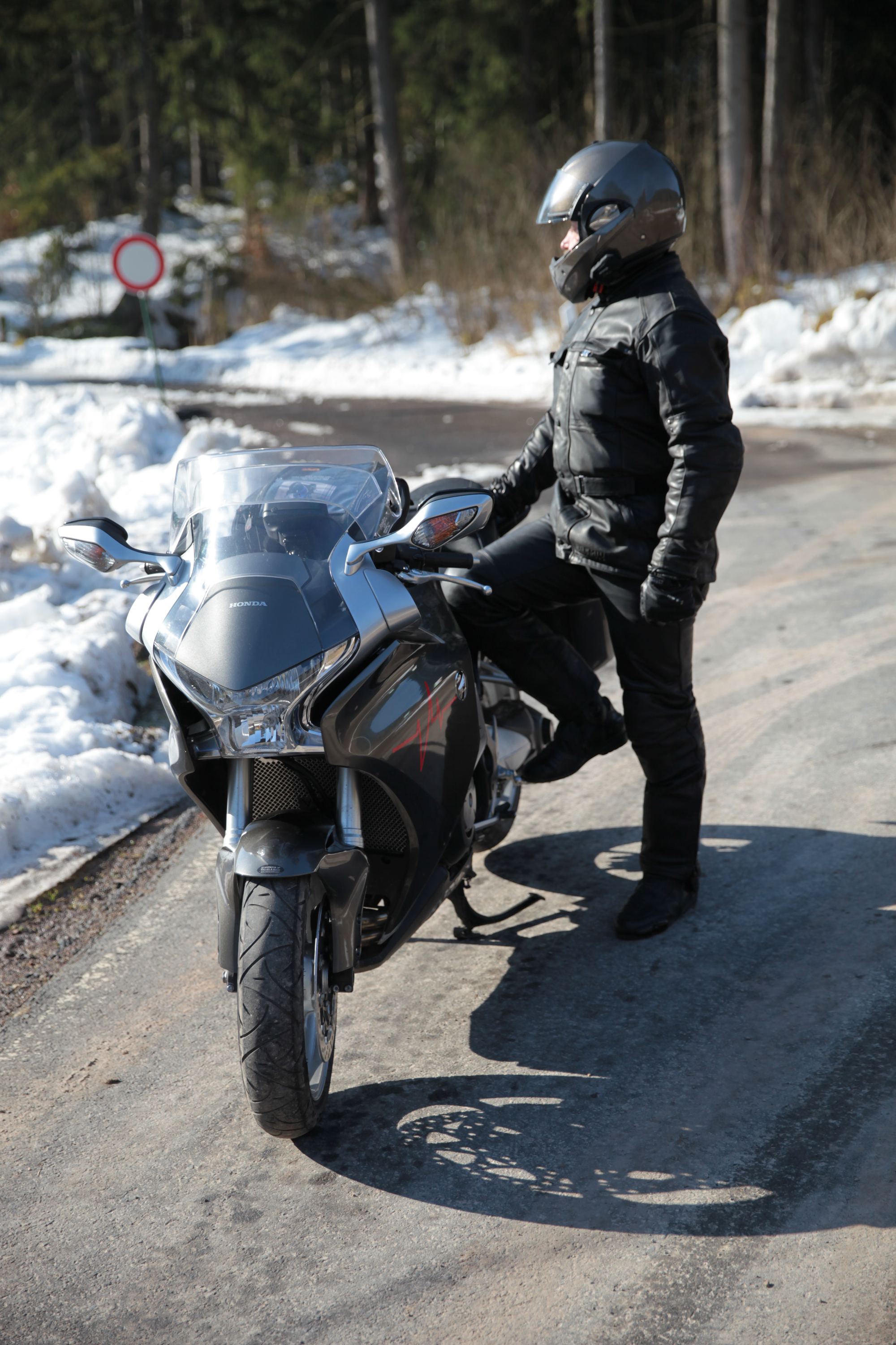 Runder roter Rand, weißes Feld, und der Rest des Tages ist umgeplant. Runder roter Rand, weißes Feld, und der Rest des Tages ist umgeplant.